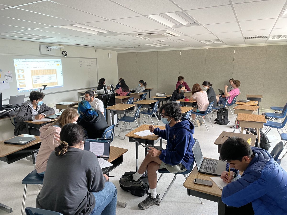 EWaxman's tweet photo. My USVA Govt HN students wrestling with conflicting 1st Amendment rights in Kennedy v Bremerton School District (currently pending at SCOTUS) using ⁦@StreetLawInc⁩ excellent materials. These students rocked it. Wish all adults took it this seriously. @OaktonHS @fcpssocial https://t.co/cvO8fU6zPr