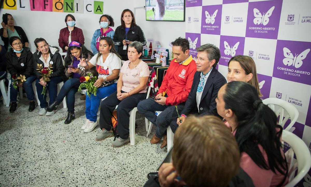 SectorSalud's tweet photo. 👩 ¡Mujeres, lo logramos! Después de dos años de atenciones virtuales, telefónicas y jornadas territoriales, la Casa de Igualdad de Oportunidades de San Cristóbal ya tiene sede física y estará integrada al Sistema de Cuidado. #JuntosCuidamosSanCristóbal https://t.co/wGqVz78ZiB