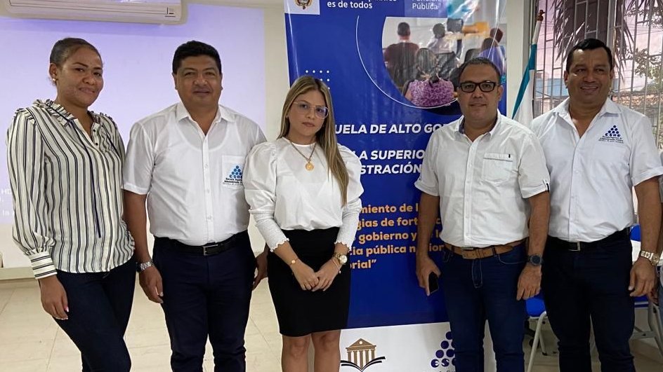 ESAPOficial's tweet photo. ¡Seguimos recorriendo los departamentos de Colombia con conocimiento! 🇨🇴🏫 Desde Montería, Córdoba funcionarios de nivel directivo y asesor del Estado colombiano se capacitan con la Escuela de #AltoGobiernoESAP en Talento Humano con énfasis en seguridad y la salud en el trabajo. https://t.co/NdCCex7UqF