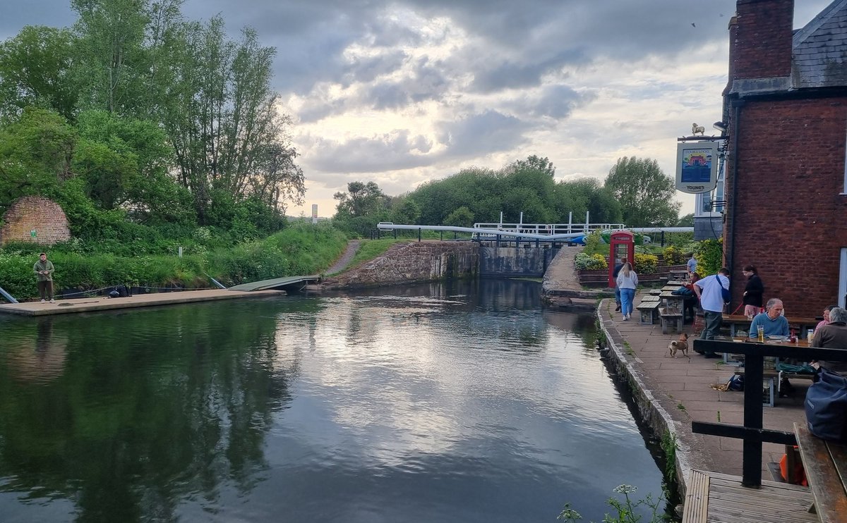 Double Locks pub on the Exeter Canal earlier tonight. Home safely now...😊 #Exeter #Devon #pub