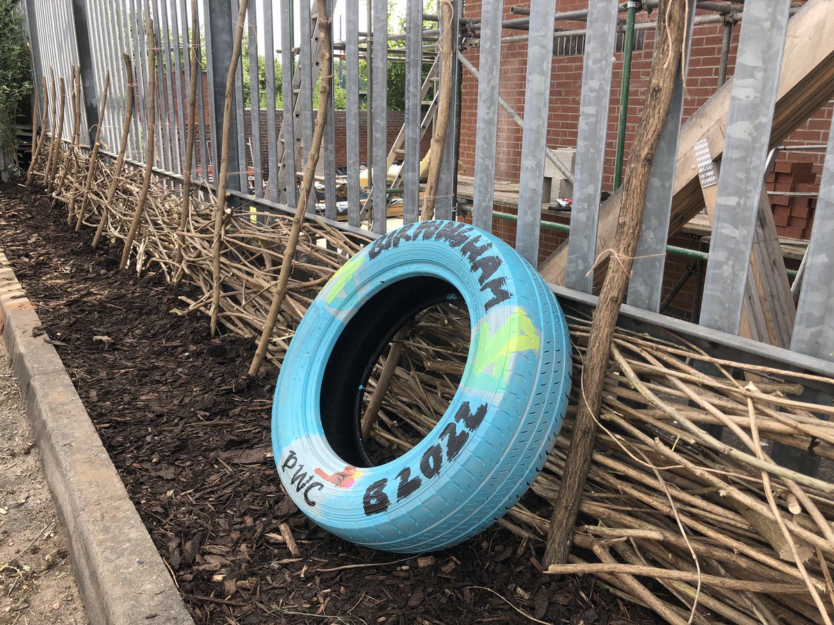 sarah_emarshall's tweet photo. Thank you @groundworkuk for letting our @PwC_Midlands Sales, Marketing & Tax teams volunteer at Soho Community Hall in Handsworth, creating a green space to support well-being & the environment #PwCOFOD #B2022 #GettingGamesReady #PwCProud @PwC_UK https://t.co/OtY9K61xty