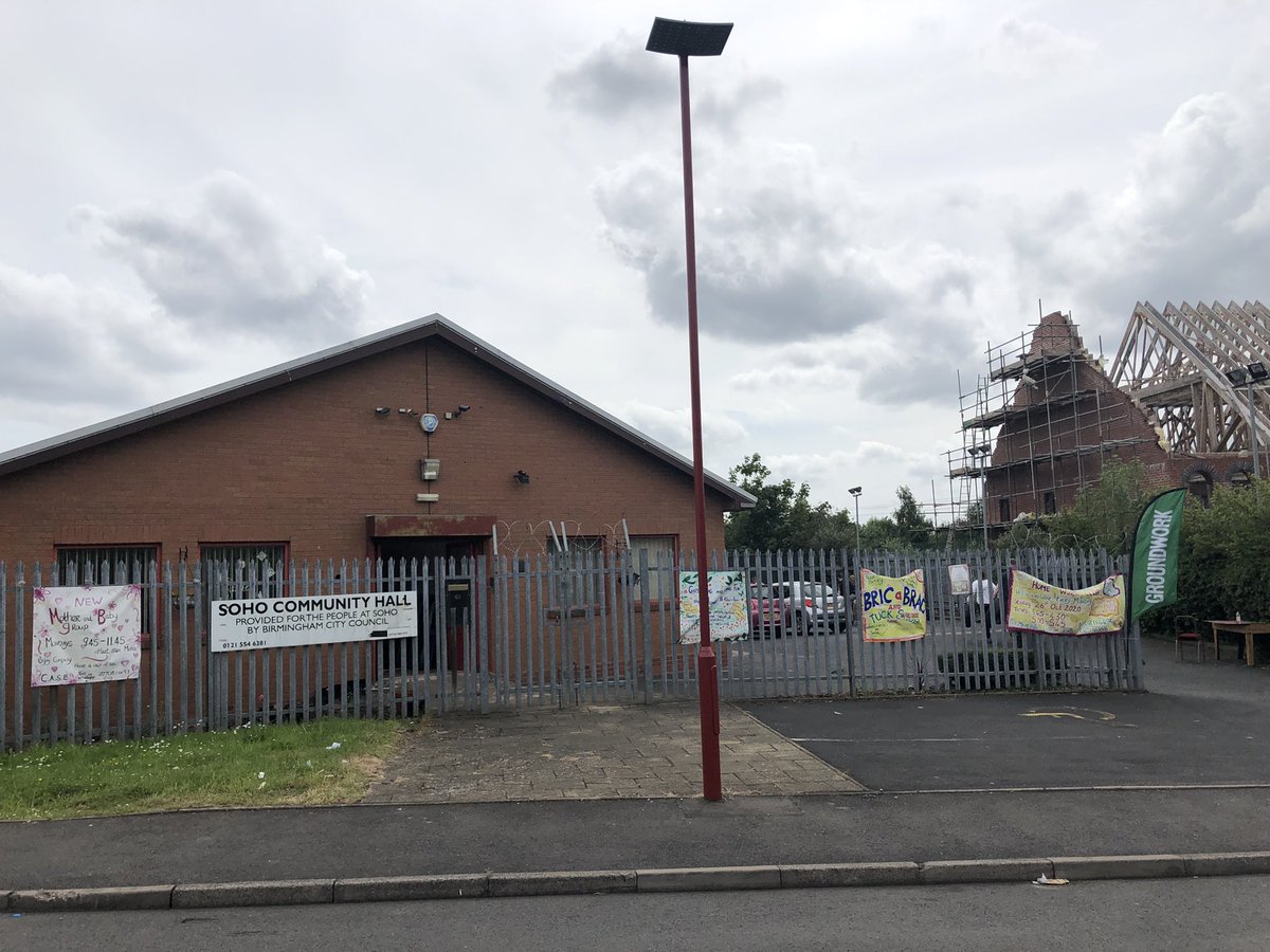 sarah_emarshall's tweet photo. Thank you @groundworkuk for letting our @PwC_Midlands Sales, Marketing & Tax teams volunteer at Soho Community Hall in Handsworth, creating a green space to support well-being & the environment #PwCOFOD #B2022 #GettingGamesReady #PwCProud @PwC_UK https://t.co/OtY9K61xty