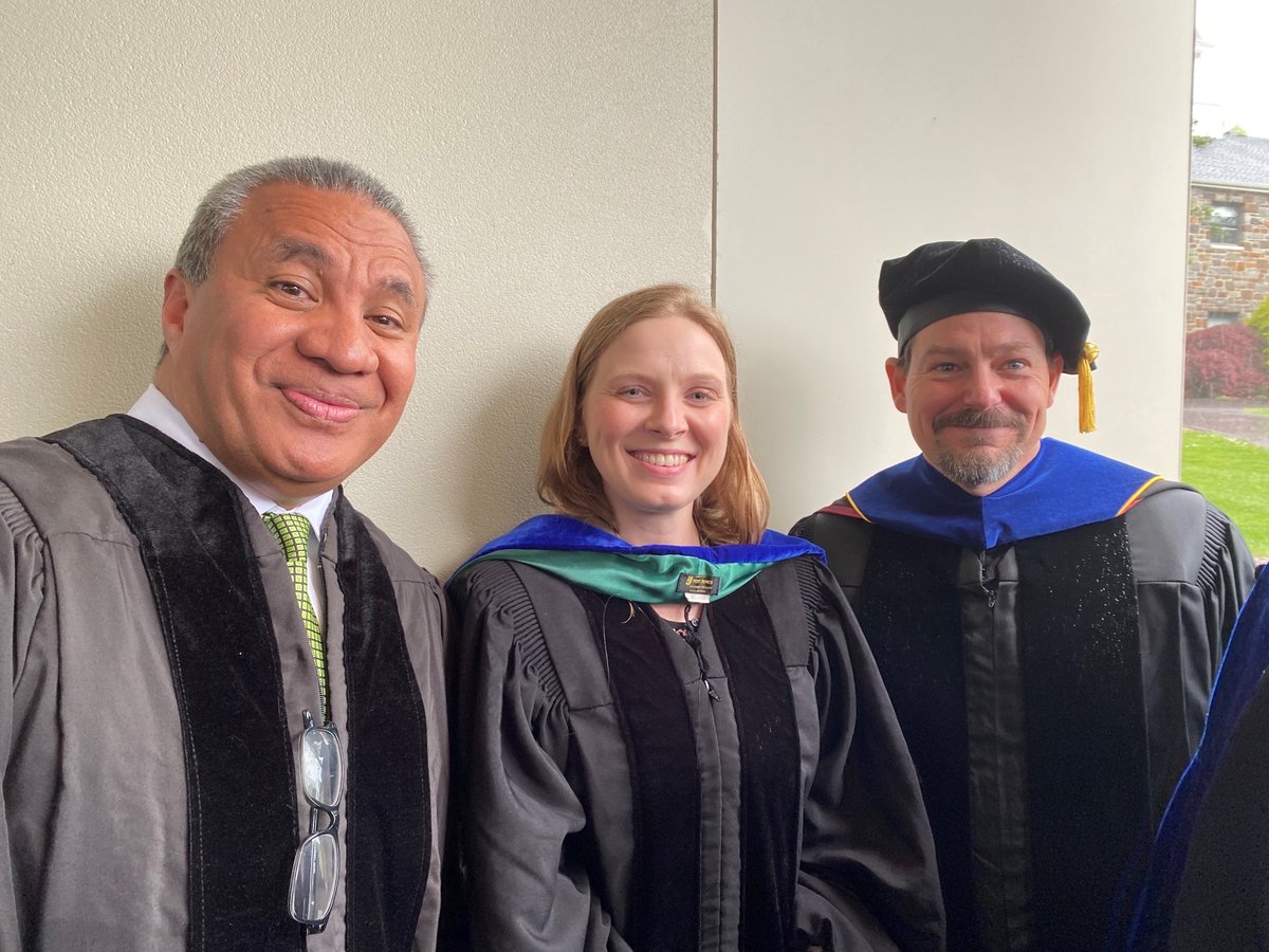 On Saturday, May 14th, in addition to celebrating the Class of 2022's graduation, I met former Philadelphia Eagles legend, Vai Sikahema, and received the 2022 Lindback Distguished Teaching Award.