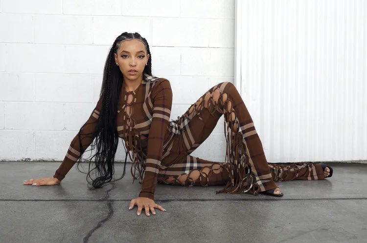 tinashefiles's tweet photo. tinashe for w magazine (may 2022) https://t.co/m1q4xxDxhk