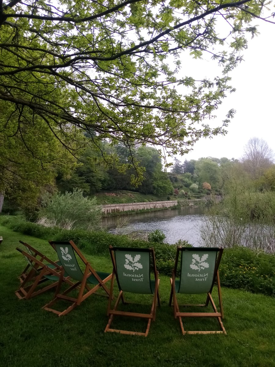 Who's up for a riverside picnic? 

We are! 

#visitherefordshire #riverwye #riversidegarden #garden #closertonature