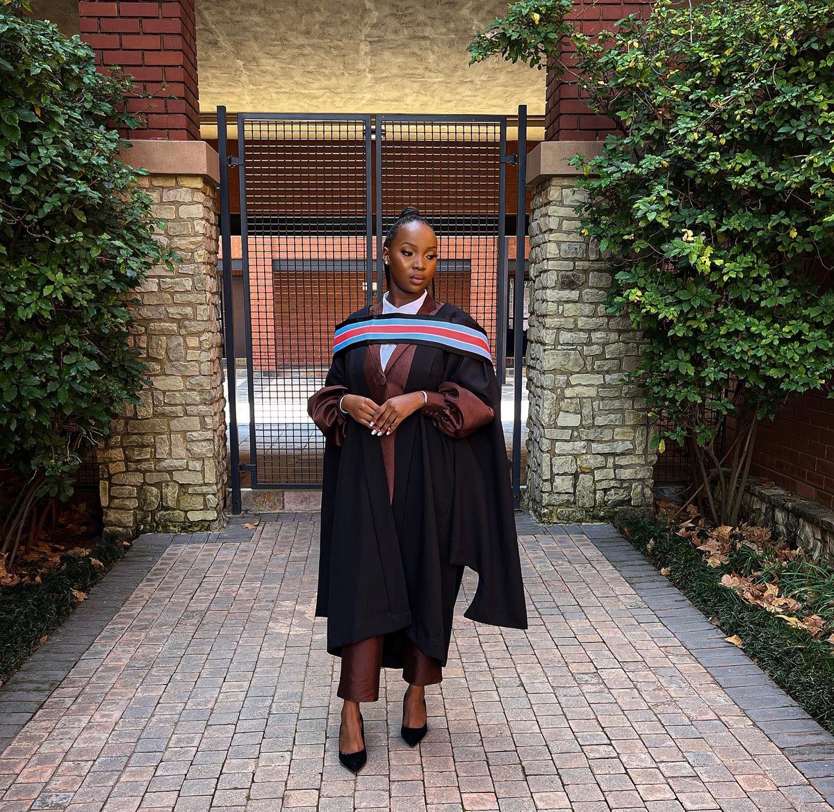 GolddSoull's tweet photo. this one is for you mom &amp; dad 🎓 (I’m not done yet) #graduation2022 https://t.co/GOrpLLKOOy