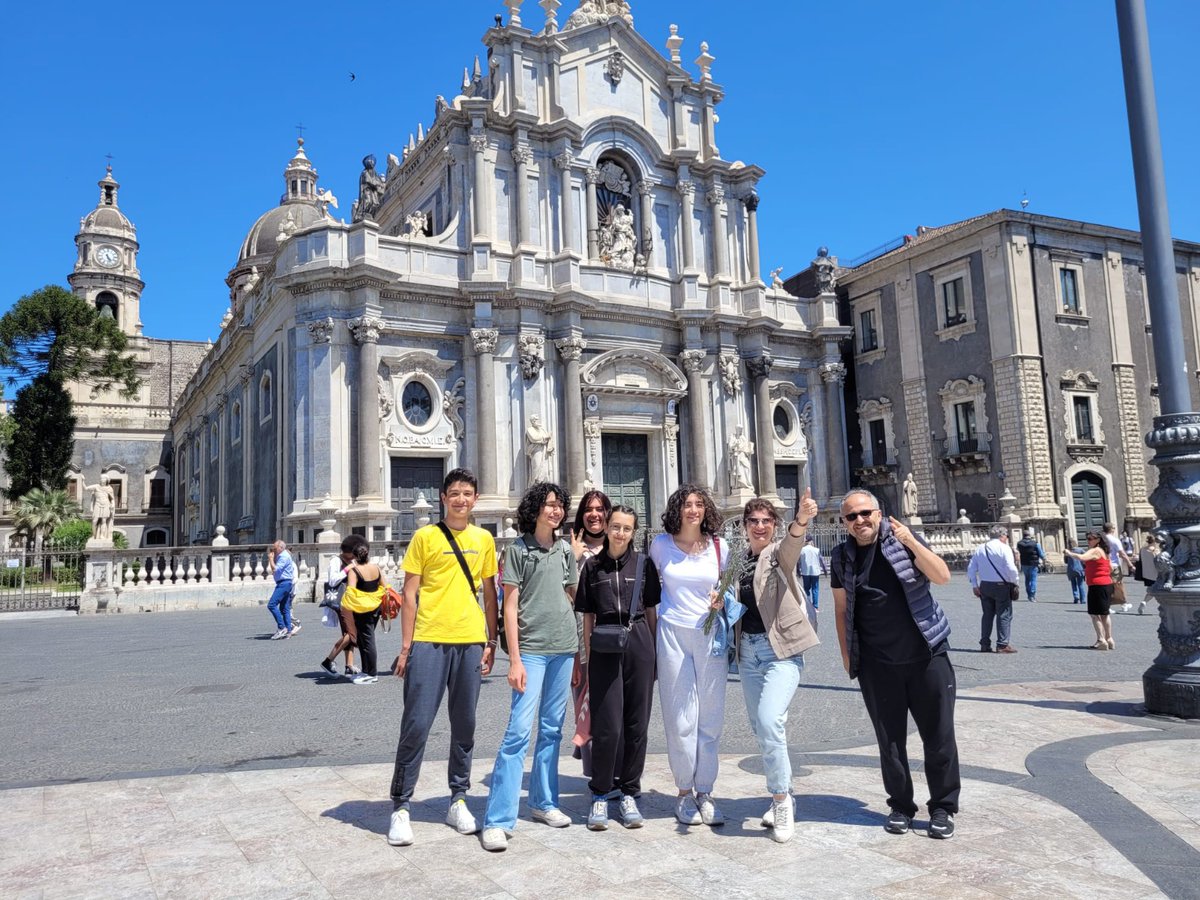 Erasmus projemizin 3.  durağı İtalya'daydık. İtalya'nın Sicilya özerk bölgesi başkenti Palermo'da bir hafta süreyle, proje kapsamında etkinliklere katıldık. Öğrencilerimizin başarılı proje sunumu takdir topladı.
<a href="/ulusalajans/">Türkiye Ulusal Ajansı 🇹🇷 Turkish NA</a> <a href="/meb/">Maria Elena Boschi</a> <a href="/antalyamem07/">Antalya İl Millî Eğitim Müdürlüğü</a> <a href="/AntalyaValilik/">T.C. Antalya Valiliği</a>