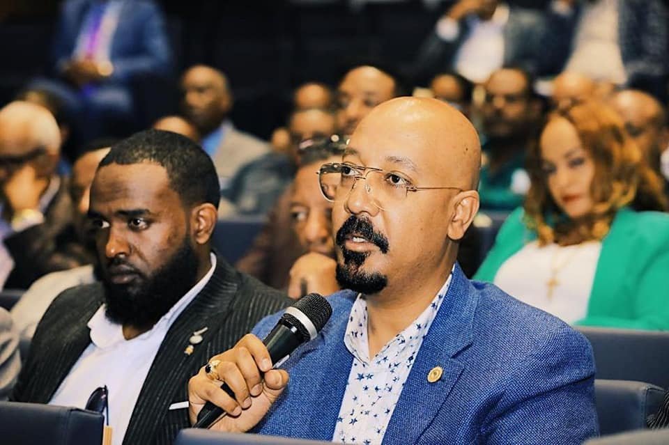 AdanechAbiebie's tweet photo. ለዚህ ለተግባራዊነት ከከተማ አስተዳደሩ ጋር በጋራ  የሚሰራ የግሉ ዘርፍ  ግብርሃይል በውይይቱ ማብቂያ ላይ ተቋቁሟል። 3/3 https://t.co/2Zken42h8q