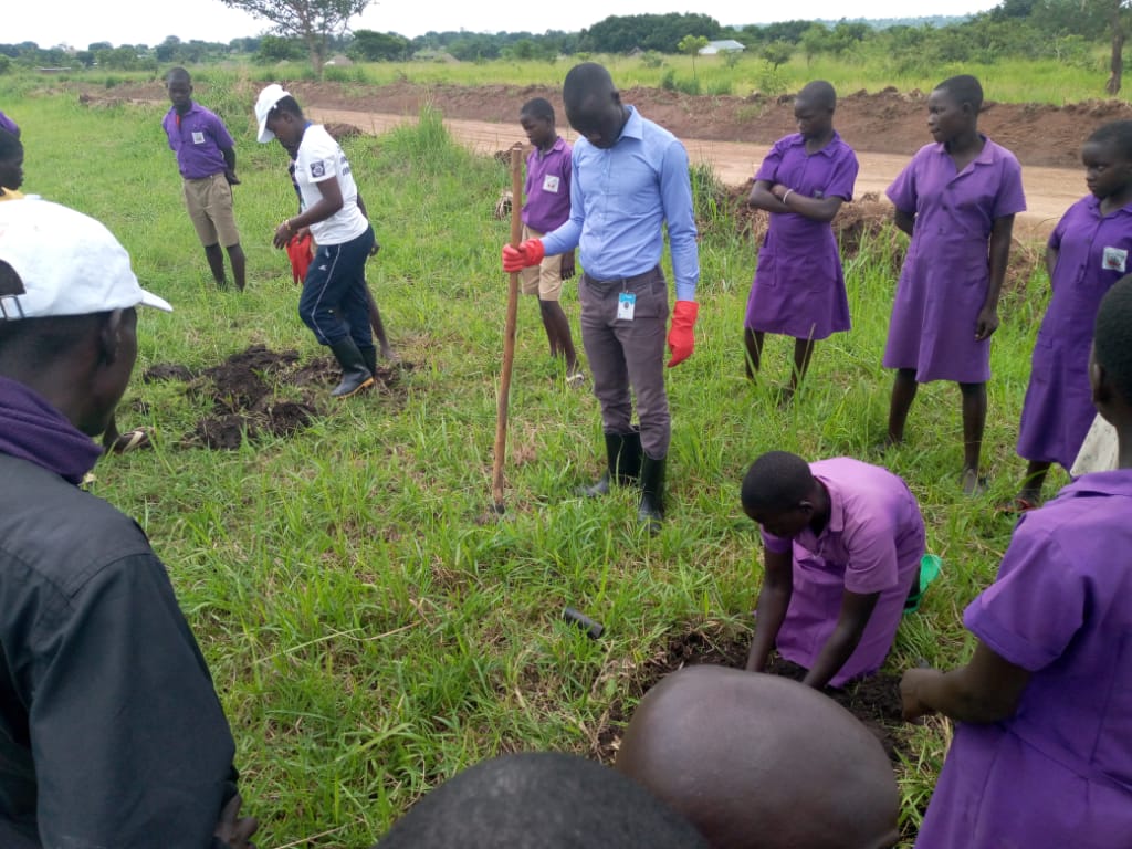 Dopest_Acholi's tweet photo. Tree planting as one of CEED'S projects is a positive vibe to the community. Trees planted 2years back has now developed into something the community is proud of.
#theGreenCampain
#MakeGuluGreen
@CEEDUGANDA
@GuluNature
@Mimi_kei77
@LukeOfungi
@mariacalton1 https://t.co/pIv21GgEDA