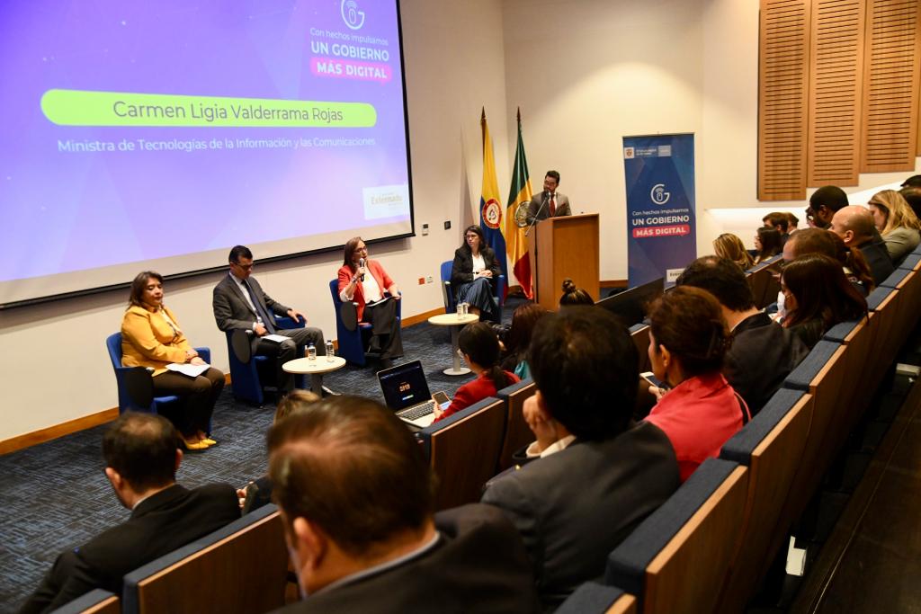 CarmenLigiaV's tweet photo. En el foro académico #UnGobiernoMásDigital, junto con la @MinTransporteCo @orozco_angela, el viceministro de Transporte @paboncamilo y la viceministra de Protección Social @GodoyMariaA_, destacamos los avances de estas entidades en materia de Transformación Digital del Estado. https://t.co/AJiVOtP4Fs