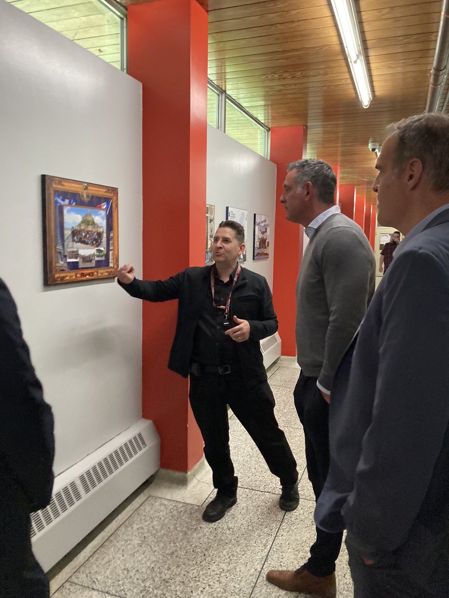 EnricoCiccone's tweet image. Hier, j’ai participé à l’inauguration officielle du nouveau complexe musical de l’École Dorval-Jean-XXIII. Bravo à l’école de donner aux étudiant.e.s de meilleures installations grâce auxquelles ils continueront à peaufiner leurs talents musicaux et à regarder vers l’avenir!🎼👌