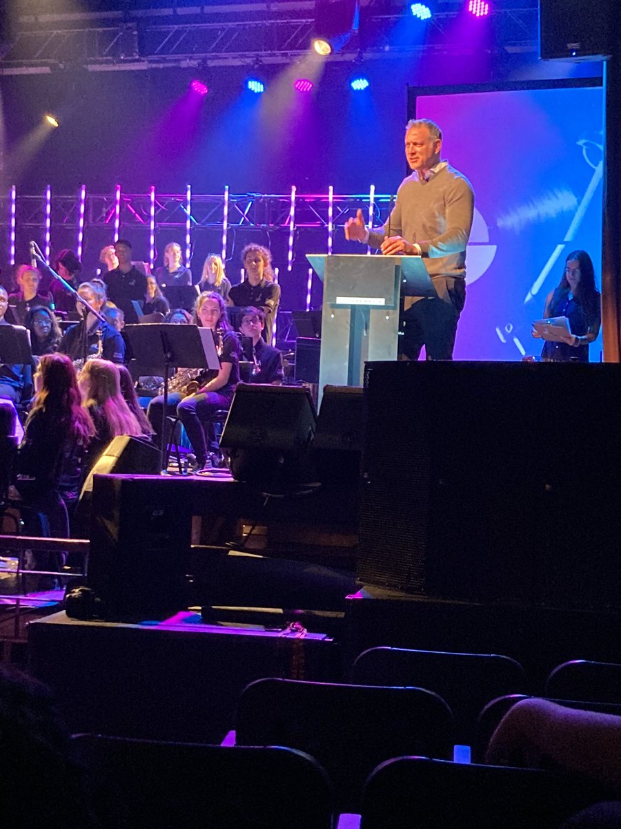 EnricoCiccone's tweet image. Hier, j’ai participé à l’inauguration officielle du nouveau complexe musical de l’École Dorval-Jean-XXIII. Bravo à l’école de donner aux étudiant.e.s de meilleures installations grâce auxquelles ils continueront à peaufiner leurs talents musicaux et à regarder vers l’avenir!🎼👌