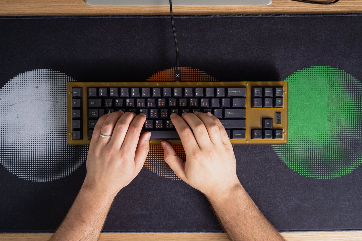 qPBT Terminal keycaps and deskmats are still in-stock but they're running out fast! <a href="/salvun/">Salvun</a>
 artisans sold out insanely quick ❤️

Once we've sold out we'll set up a pre-order for more sets and will be sure to stock plenty on top!

⌨️: Foundation by Protozoa
📸: <a href="/sterlingand_co/">Captain Sterling</a>