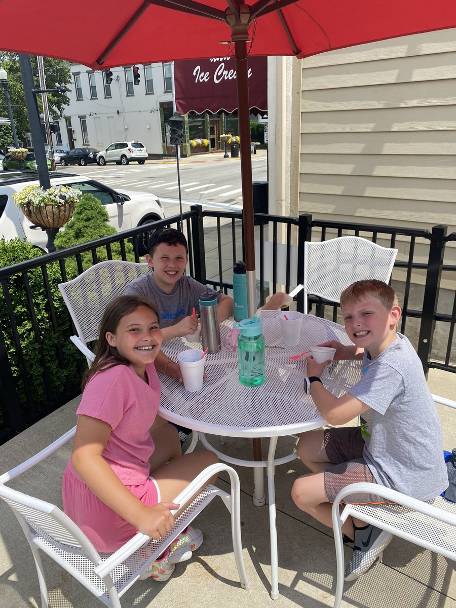 hFischerMs's tweet photo. Schneider’s trip☀️🍦 Someone paid it forward and bought all 4th grade ice cream! What a community 💗@BellevueNKY https://t.co/zOll1AgwUt