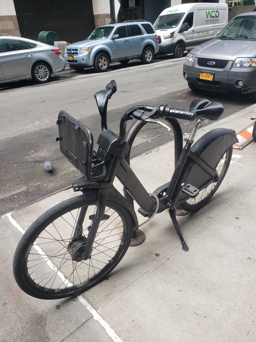 SloSchmo's tweet photo. @CitiBikeNYC
Dunno if you want it, but one of your bikes is chained on Front Street next 110 Wall Street (next to Westville)
Pretty sure its one of yours.
#fuckbikethieves https://t.co/CO5B7MNCgt