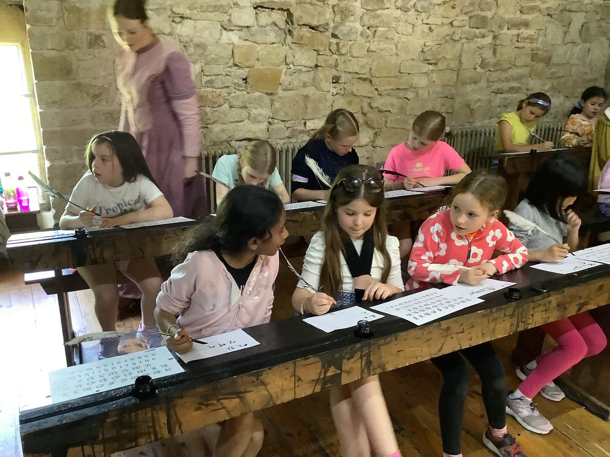 SHSGirlsPrep's tweet photo. Year 4 have had another fantastic day, immersing themselves in Tudor times - cooking, drama, school life, dancing and a banquet! #makingmemorieswithfriends https://t.co/Df5CIyQzRU