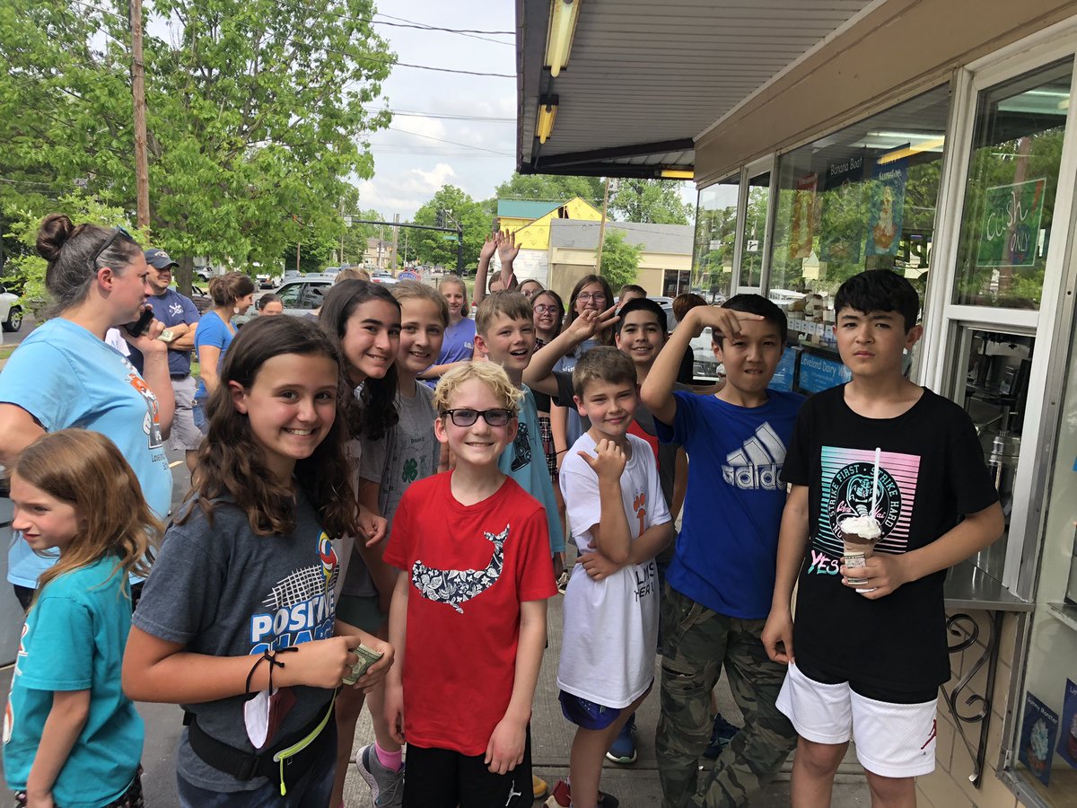 MrFedermanLIS's tweet photo. Last day of LIS Runner’s Club!  We run for ice cream https://t.co/PJxKRBLf84