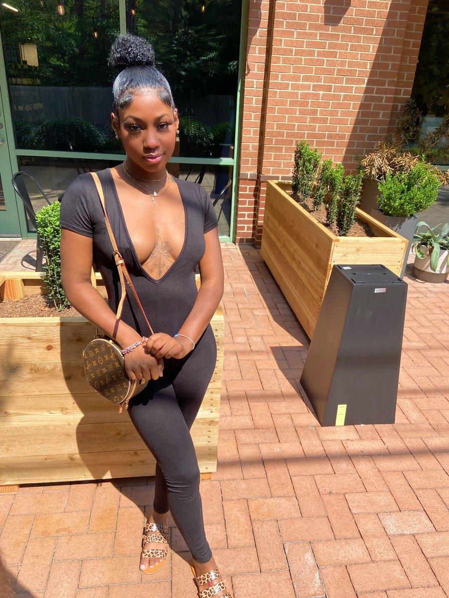 hollywdxclusive's tweet photo. Naturally her 💅🏽 https://t.co/XrRNHEBzZj