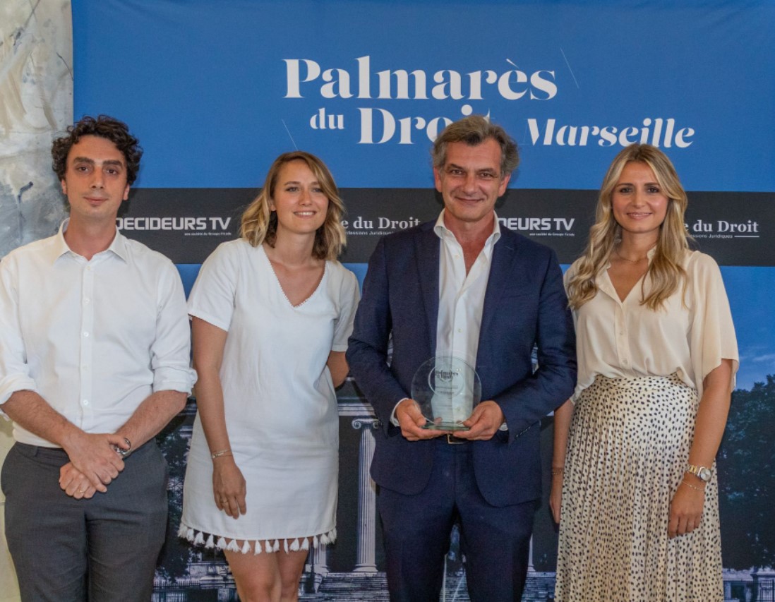 ABEILLEAVOCATS's tweet photo. 🏆#palmarèsdudroit

Le cabinet participe à la 2ème édition du Palmarès du droit ! 

Les votes sont ouverts, n’hésitez pas à voter pour nous ! 👇
https://t.co/x3dlRprjpt

#vote #lemondedudroit #droit #cabinetdavocats https://t.co/2a9YX1XmPA