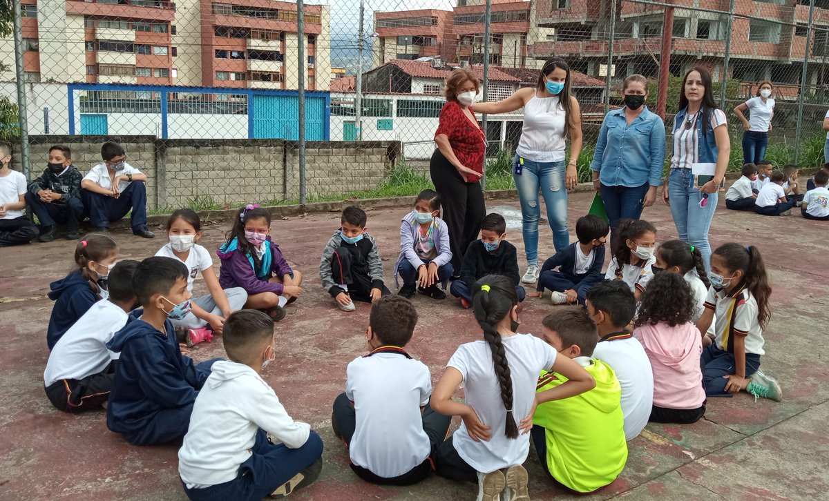 EB_SIMONBOLIVAR's tweet photo. #19May en la @EB_SIMONBOLIVAR se desarrolló el primer simulacro de evacuación.@gestiondelries2 @MPPEDUCACION @charlychaves @PdeSimonbolivar @Crazet2011 @ZonaEducTachira @SPETachira @clifpsc https://t.co/5ZDtMyn3PB