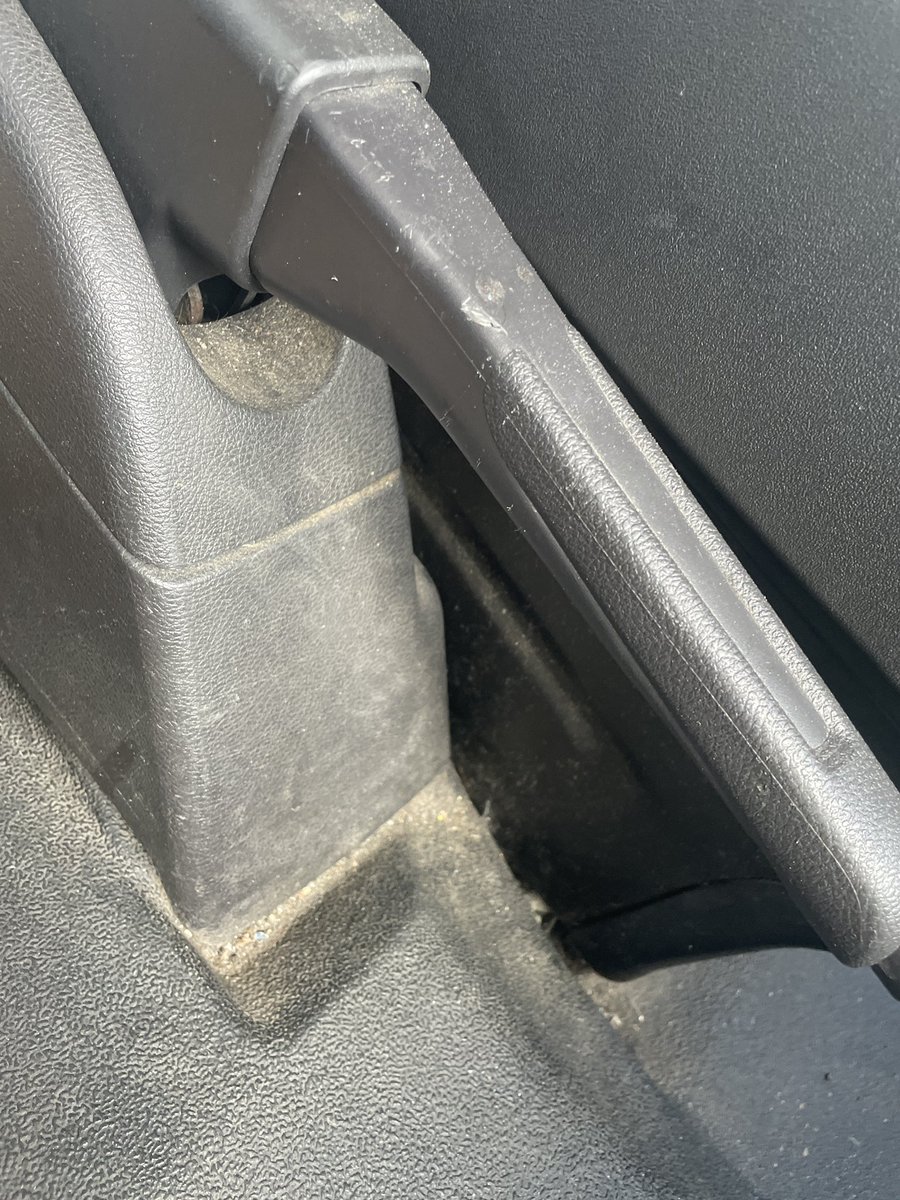 JadoreThomas's tweet photo. This is $160 of @Zipcar standards for a few hours van rental. When you offer mediocre what is the right price @AskZipcar ? https://t.co/RtwsVi3bV3