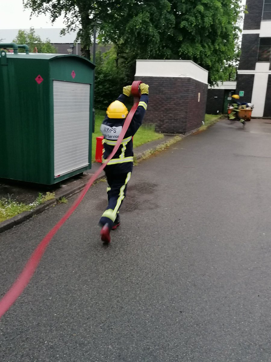 Tuesday evening saw our new cadets start to learn their parade actions along with hose rolling, while the rest of the group started to advance on the drill yard by learning new advance drills; these being 'haul a loft' and 'divide' the line.
@WestMidsFire @wmfscypteam