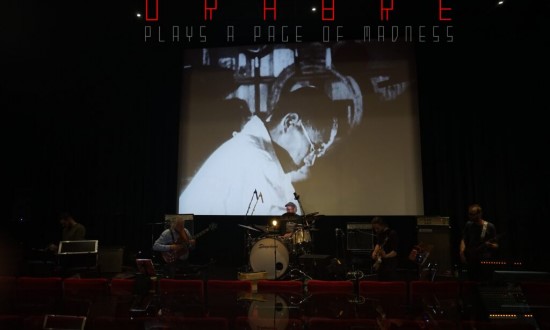 LandesEchoPrag's tweet photo. 1/ Das internationale Dokumentarfilmfestival #ELBEDOCK endet am 21.5. mit einer Vorführung des Stummfilms „A Page of Madness“ mit Livemusik des Künstlerkollektivs Okabre in Aussig (Ústi nad Labem). Mehr hier: https://t.co/7HypnMgL31 https://t.co/2JTzCLO7pn
