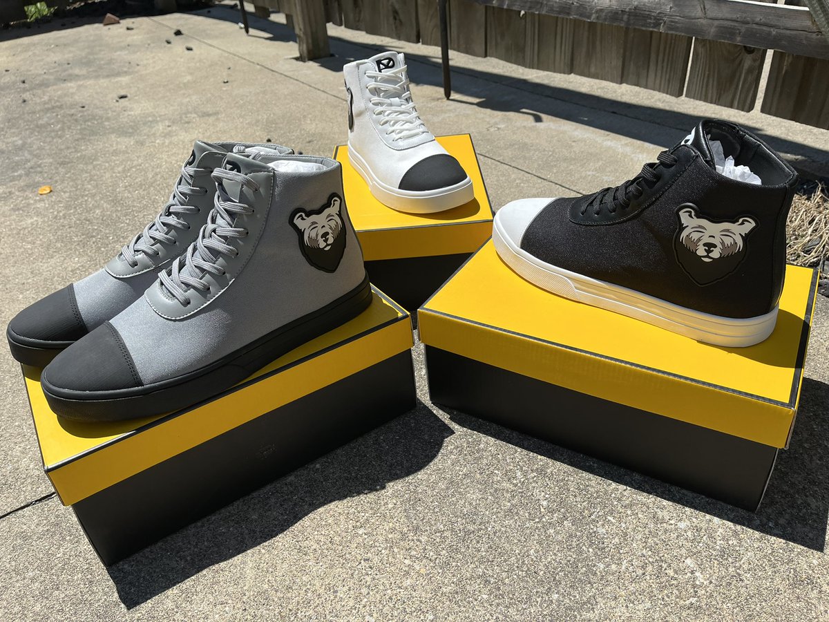 VibesPolar's tweet photo. But, but how do I get @derekcarrqb and the whole @Raiders team in a pair of these? Y’all into high tops or nah? https://t.co/zGLaNe1Csg