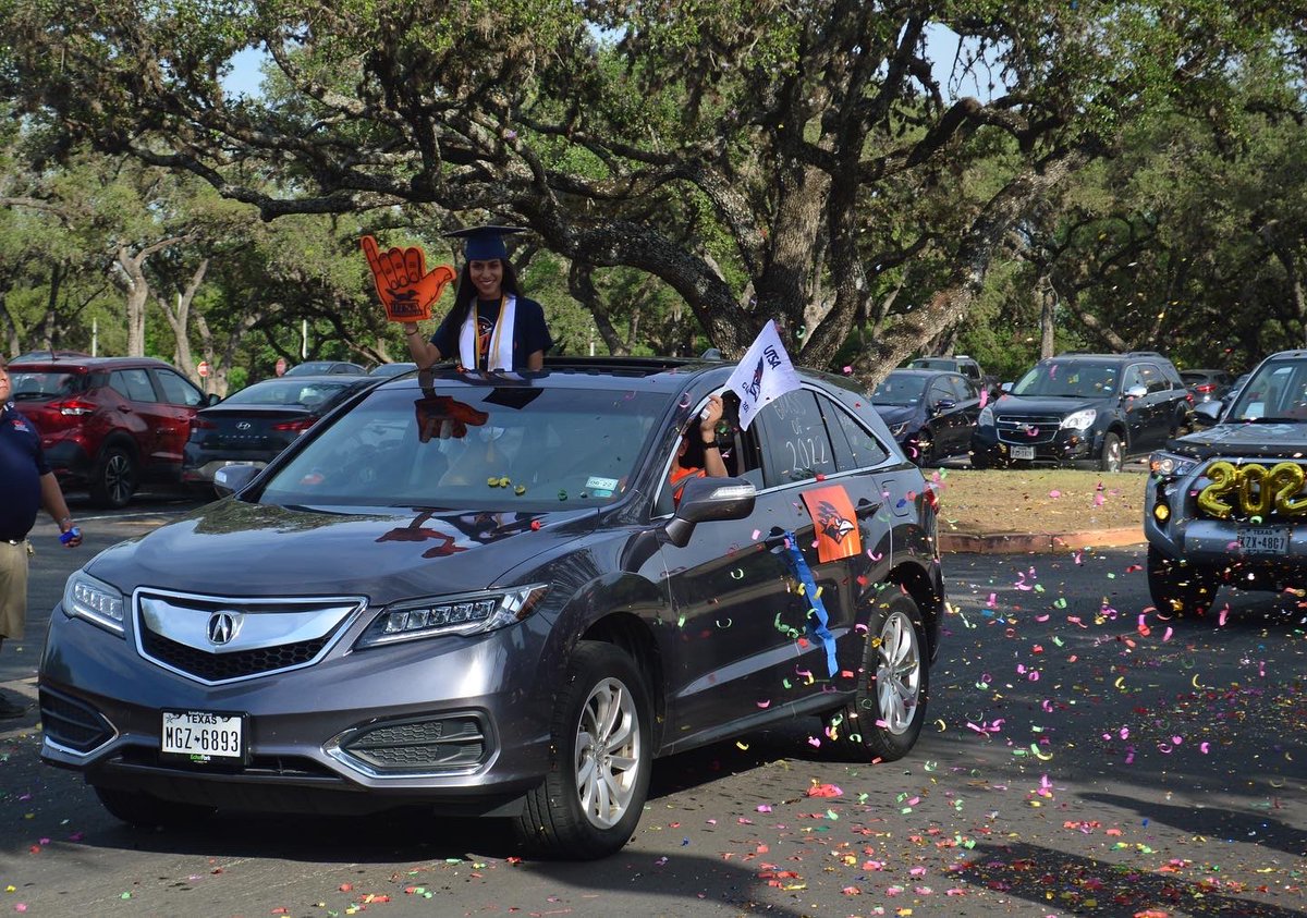 UTSASciences's tweet image. Thank you to everyone who made it to our Spring 2022 Commencement Drive and congrats to our graduates! We wish you the best of luck in your endeavors. We can’t wait for you to show the world what the next generation of scientists looks like #UTSASciences #BirdsUp #UTSAGrad22 🎓☀️
