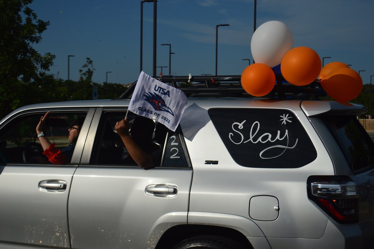 UTSASciences's tweet image. Thank you to everyone who made it to our Spring 2022 Commencement Drive and congrats to our graduates! We wish you the best of luck in your endeavors. We can’t wait for you to show the world what the next generation of scientists looks like #UTSASciences #BirdsUp #UTSAGrad22 🎓☀️