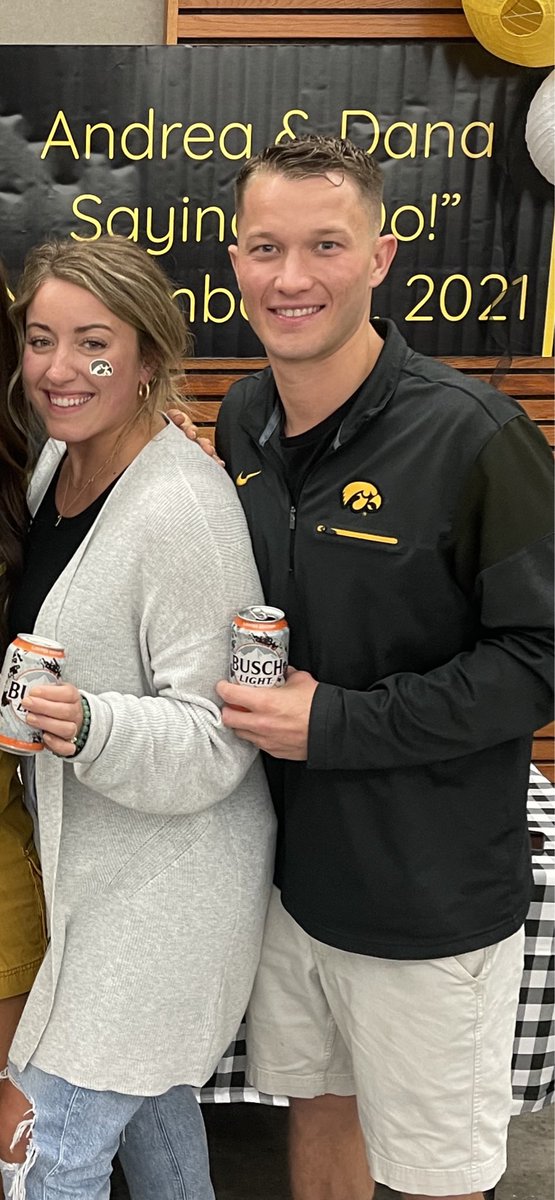 BNUTTS11's tweet photo. @BuschBeer My Fiancé &amp; I are getting married on November 19th, 2022 exactly 6 months from today at Villa Santa Cruz Todos Santos in Mexico!! All we drink is @BuschBeer and need to make sure we have it!Help us make this dream a reality! #BuschLight #Wedding #BuschLatte #Buschhhh https://t.co/Iay0fmFgJm