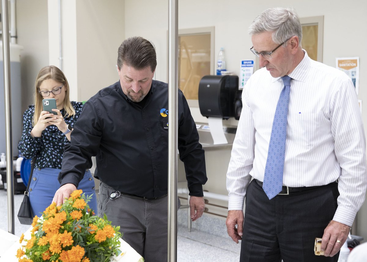 CommCharterAcad's tweet image. Thank you, @PAAgriculture Sec. Russell Redding, for visiting #CCA&apos;s Capital Campus during @RemakeDays, where #AgWorksatCCA and #TechWorksatCCA joined together to provide educational and fun activities for #CCAStudents and #CCAFamilies. #HowSchoolShouldWork @GovernorTomWolf