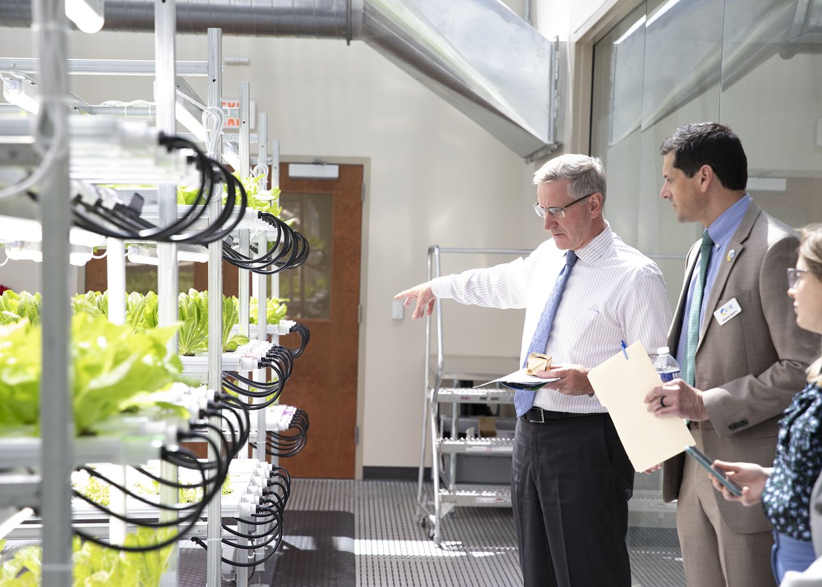 CommCharterAcad's tweet image. Thank you, @PAAgriculture Sec. Russell Redding, for visiting #CCA&apos;s Capital Campus during @RemakeDays, where #AgWorksatCCA and #TechWorksatCCA joined together to provide educational and fun activities for #CCAStudents and #CCAFamilies. #HowSchoolShouldWork @GovernorTomWolf