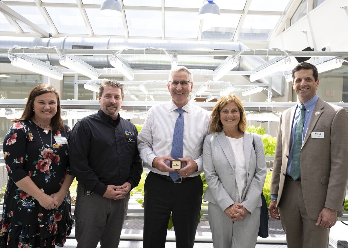 CommCharterAcad's tweet image. Thank you, @PAAgriculture Sec. Russell Redding, for visiting #CCA&apos;s Capital Campus during @RemakeDays, where #AgWorksatCCA and #TechWorksatCCA joined together to provide educational and fun activities for #CCAStudents and #CCAFamilies. #HowSchoolShouldWork @GovernorTomWolf