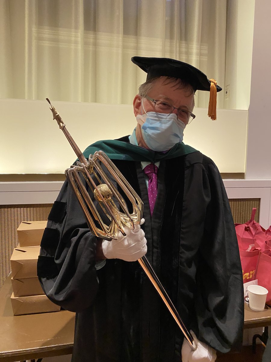 Especially delighted that the AMAZING Dr. Bob Meyer was our @WeillCornellGS @WeillCornell Graduation Mace Bearer! He is one of my heroes-superstar teacher, clinician, humanitarian! @WCMDeptofMed @WCMGIM @WCM_MedChiefs @CornellUnivers