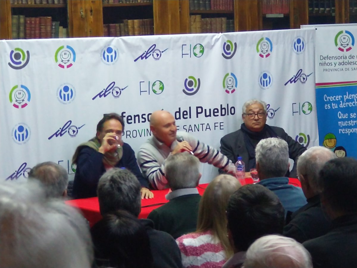 SavinoGabriel's tweet photo. Ahora en el Club español de Rosario la @defensoriaSF, @DefensoriaNNyA, #AREDA y la Federación Santafesina de Clubes, abordamos el conflicto en el deporte con la presentación de Carlos Soler. https://t.co/gc5J40F8zi