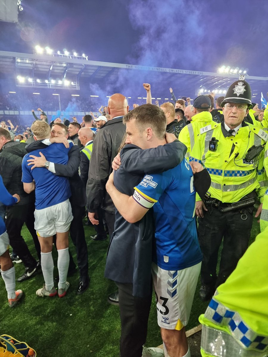 SteveUpfold's tweet photo. I’m knackered. 💙 https://t.co/AaYF9v7Qe3