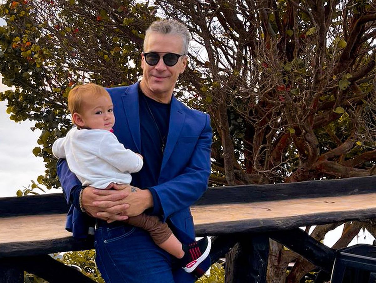 despiertamerica's tweet photo. #FernandoCarillo nos presume a su pequeño bebé, Milo 😍🥰 ¡Qué lindo es! 💙 https://t.co/8Xo10b8LDj