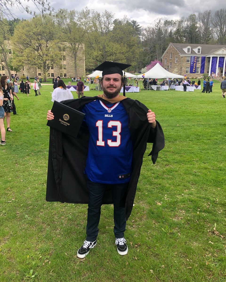 BringerOfReign_'s tweet image. I walked for my MBA and I did it repping a guy who’s work ethic and Ball-Out Mentality inspires me to be great @gabedavis13_ .Buffalo means more to me than anything and it’s who I was gonna rep on one of the biggest days of my life. #BillsMafia