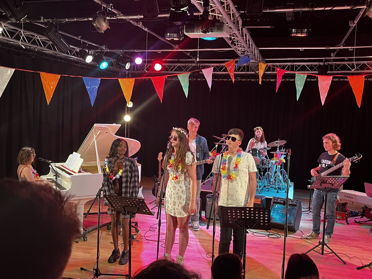 JennythompsonJ's tweet photo. #Fusenight Saying goodbye to the year 2s as they venture forth and congratulating  the year 1s as they celebrate almost a year completed. Talented and brave #worthingcollege Performing Arts. https://t.co/3px9gAOgsP
