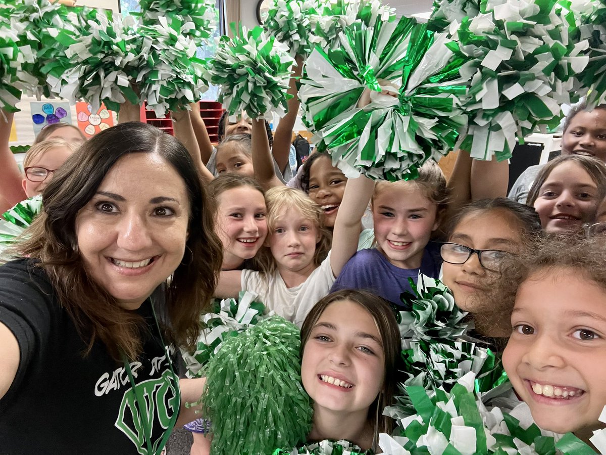 mmorris3rd's tweet photo. Going back to my roots! I would love to introduce the Westgate Cheerleading Cluster!💚🤍💚@Westgate66 @Westside66 #cheerleaderforlife https://t.co/XgKLVGfEwJ
