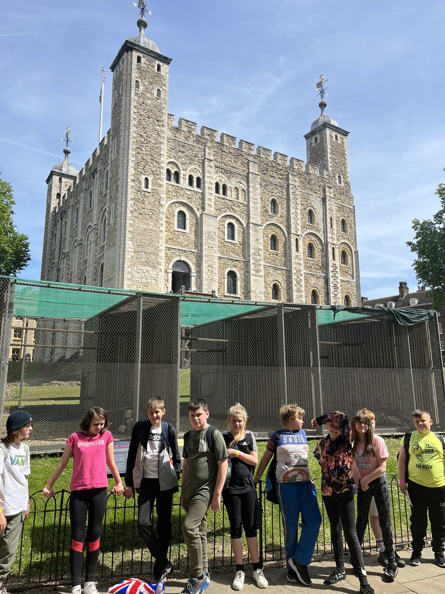 MrsGrovesCPS's tweet photo. 6RG learned so much about the monarchy and the history of the Tower of London on our final day 👑🇬🇧👑@CambridgeSch https://t.co/GdmeJXOU9F