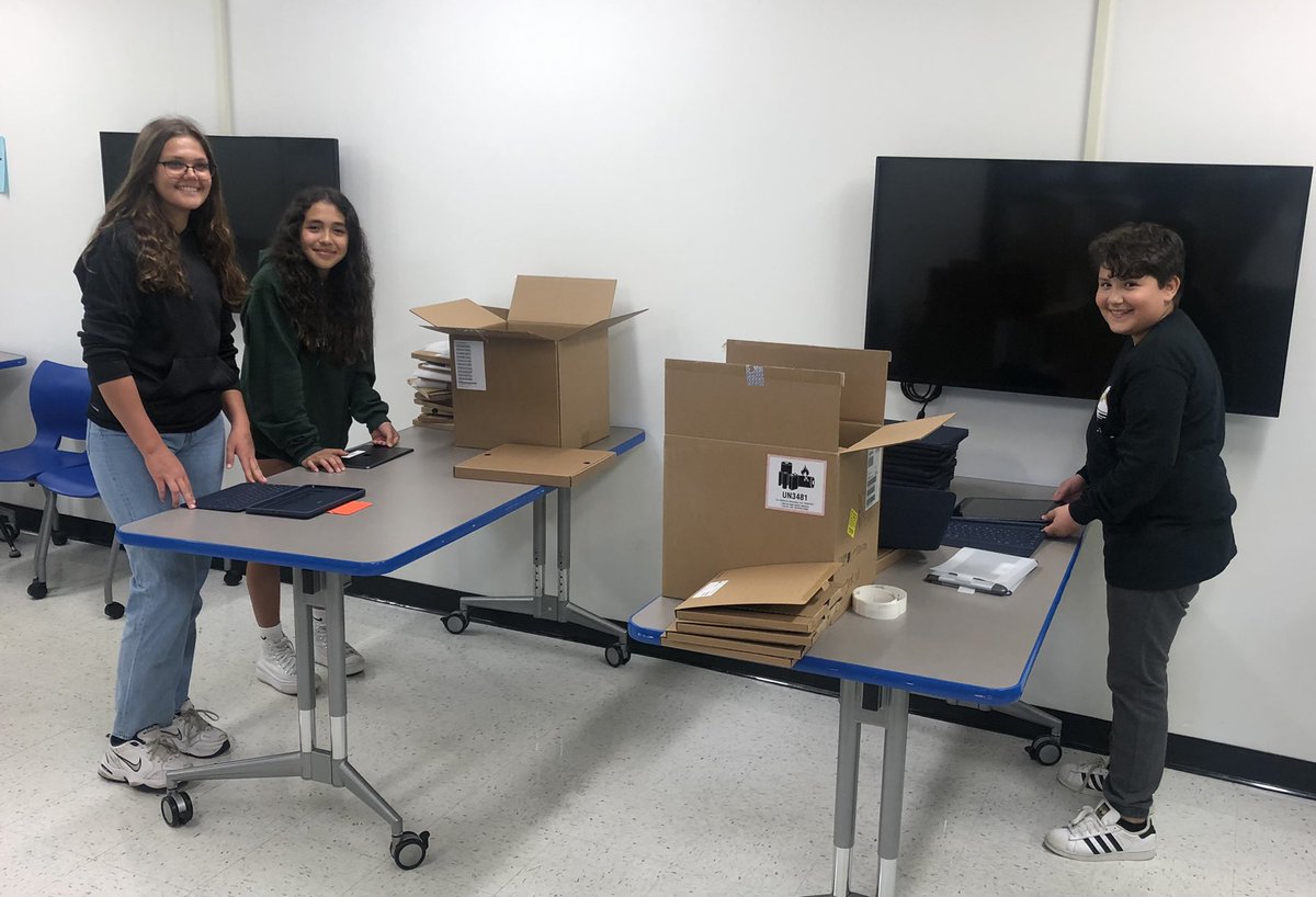 mstavi3's tweet photo. Boy can these kids give you a work out 😅 This hard working @D23MacArthur team unboxed, labeled, and cases incoming student iPads for a whole grade level in four hours. Amazing teamwork! Thank you Marauders. #Proud2BD23 
@PHSD23 #futuretechs https://t.co/yoZU7bU6nN