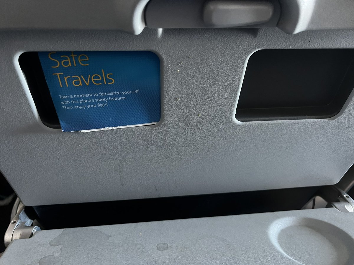 ToddLowans's tweet photo. Hey @AmericanAir is this what a ‘cleaned and sanitized’ plane looks like?! It’s disgusting. Fly you guys a lot and I expect to not have the last passengers food all over my tray table. Do better https://t.co/txcHv4XKDO
