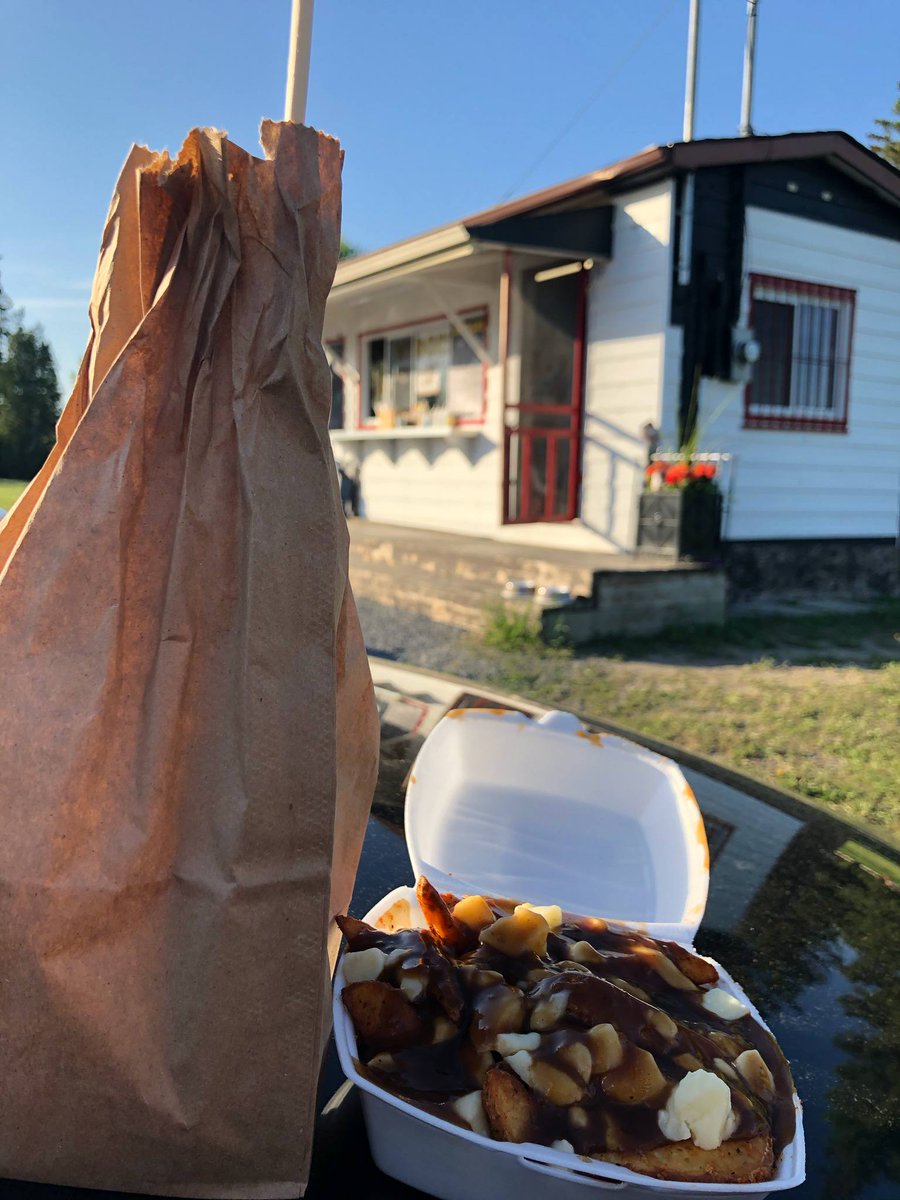 JTowndale's tweet photo. Yesterday was the first day of Poutine Love and we decided to start with a new option, the wedgie poutine from Wedges. Simple and yet so good! Pairs very well with a fried pickle a stick. Taste Buds #poutinelove #lovemycity https://t.co/wGZHBMiqU0
