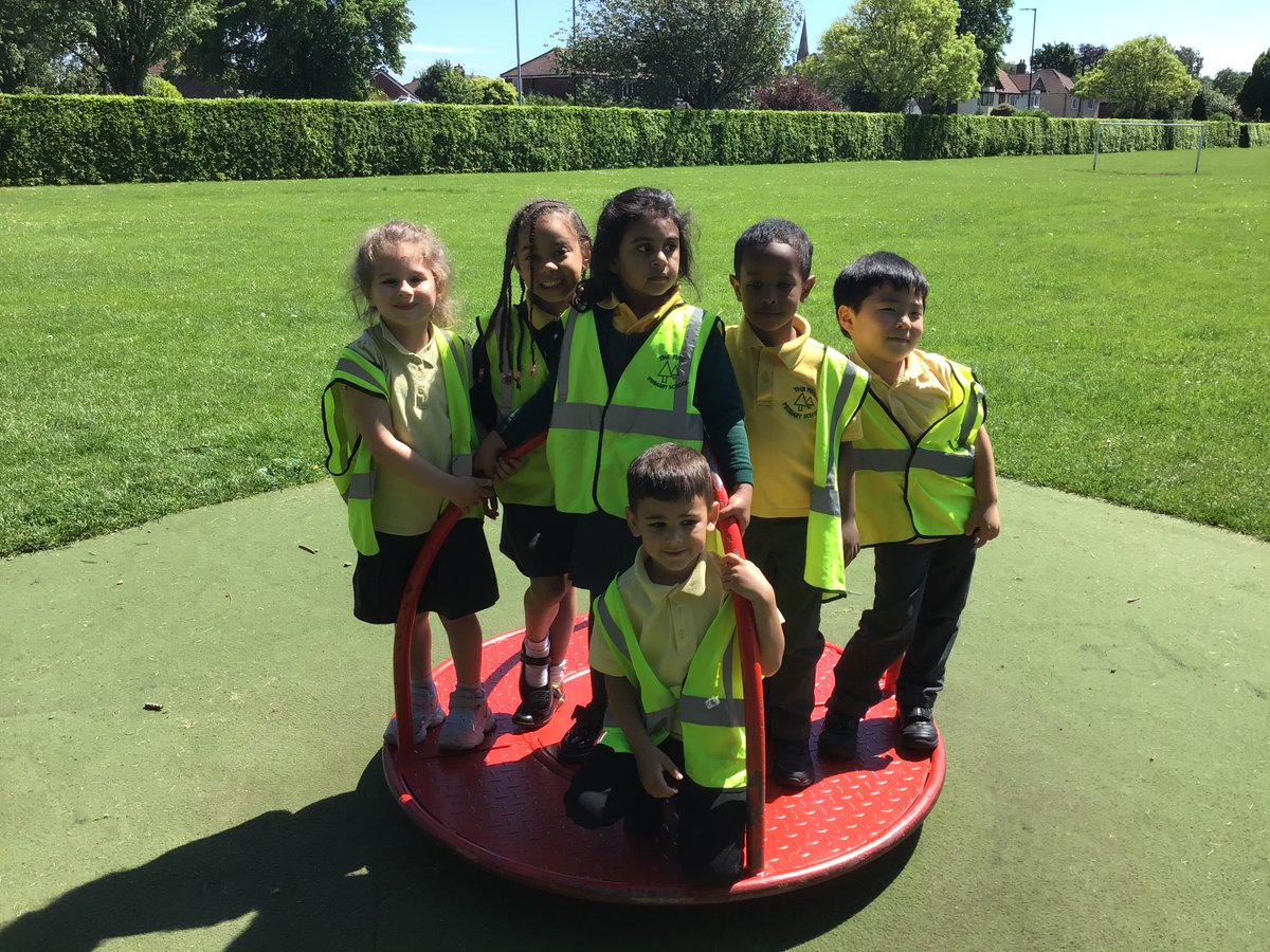 firsprimarysale's tweet photo. #RecHT and #RecLC finally made it to the park. What a wonderful time we had out in the sunshine. On the way back we looked at our surroundings and thought about how Sale has changed over time! #Firshistory #ourlocalcommunity #Sale https://t.co/mYjxVeCmKH