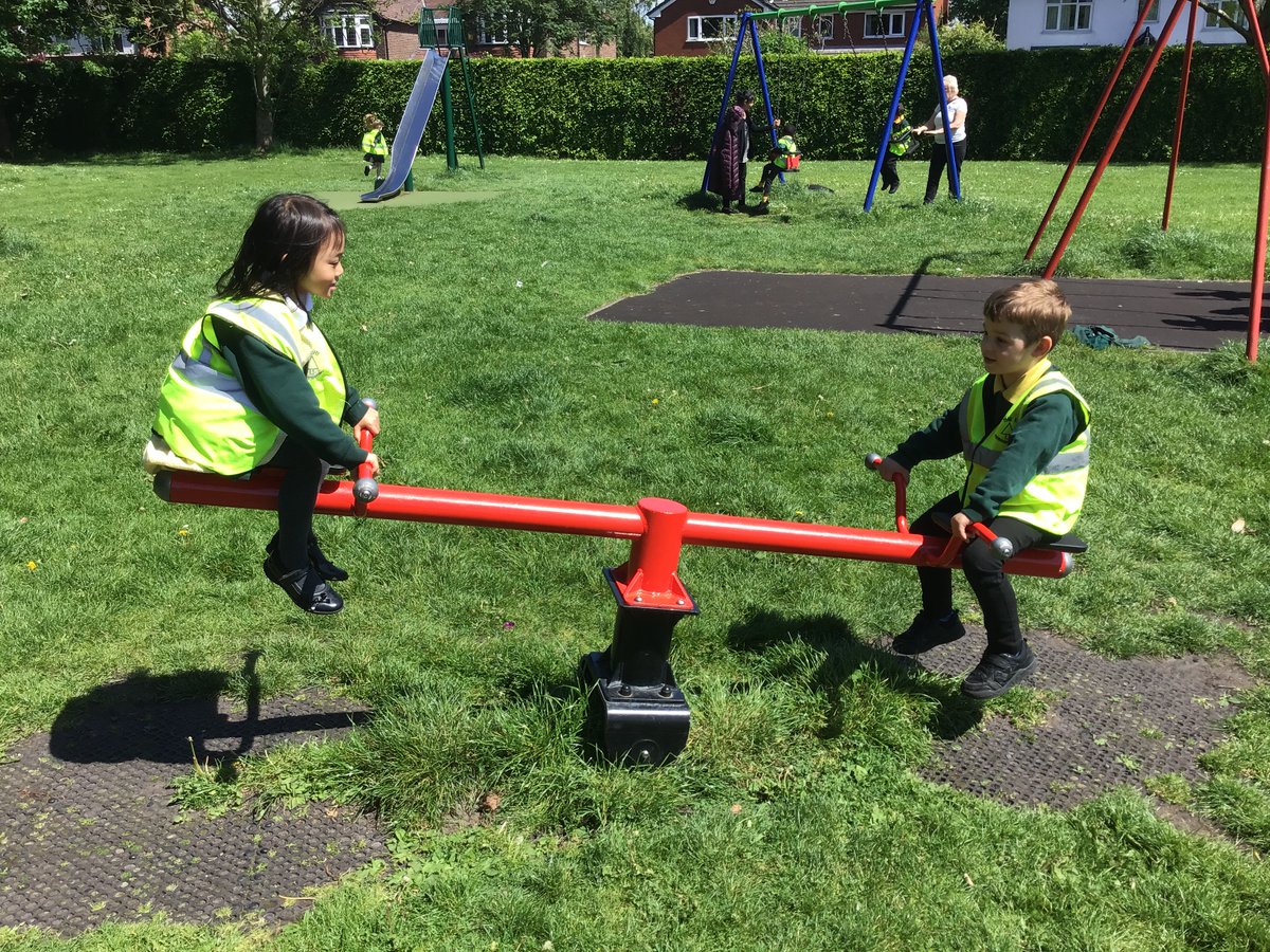 firsprimarysale's tweet photo. #RecHT and #RecLC finally made it to the park. What a wonderful time we had out in the sunshine. On the way back we looked at our surroundings and thought about how Sale has changed over time! #Firshistory #ourlocalcommunity #Sale https://t.co/mYjxVeCmKH