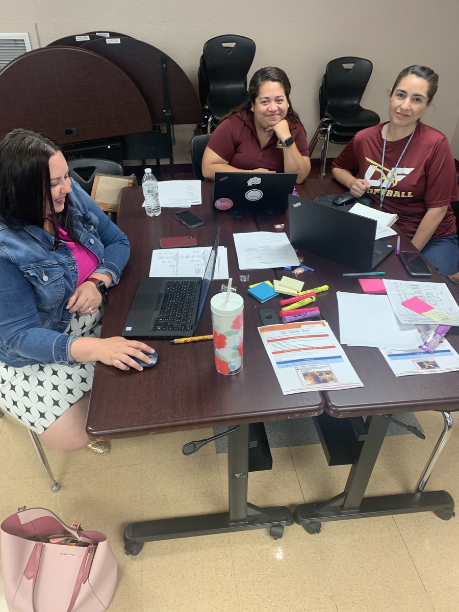CspellaneLfcisd's tweet photo. The learning continues with this awesome team!  #SeventhGrade #RLARocks https://t.co/rMSDrY0Z0j
