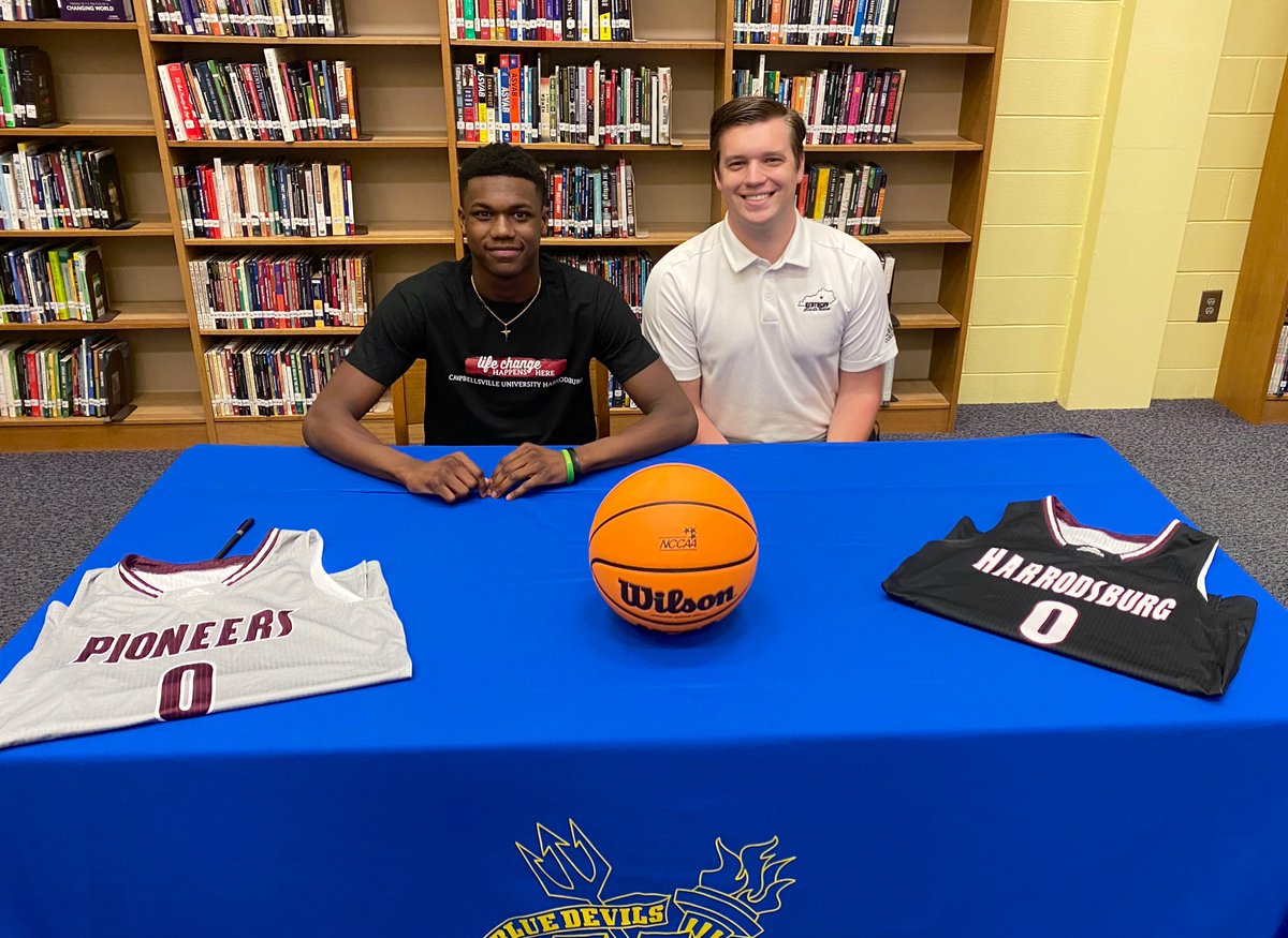 CUHMBB's tweet photo. It’s official for @KanyeHenderson ❗️

Committed☑️
Signed☑️

Lexington, KY 🔜 Harrodsburg, KY 

#CTL🪜 | #TheRoadAhead https://t.co/7LHTkCayrG