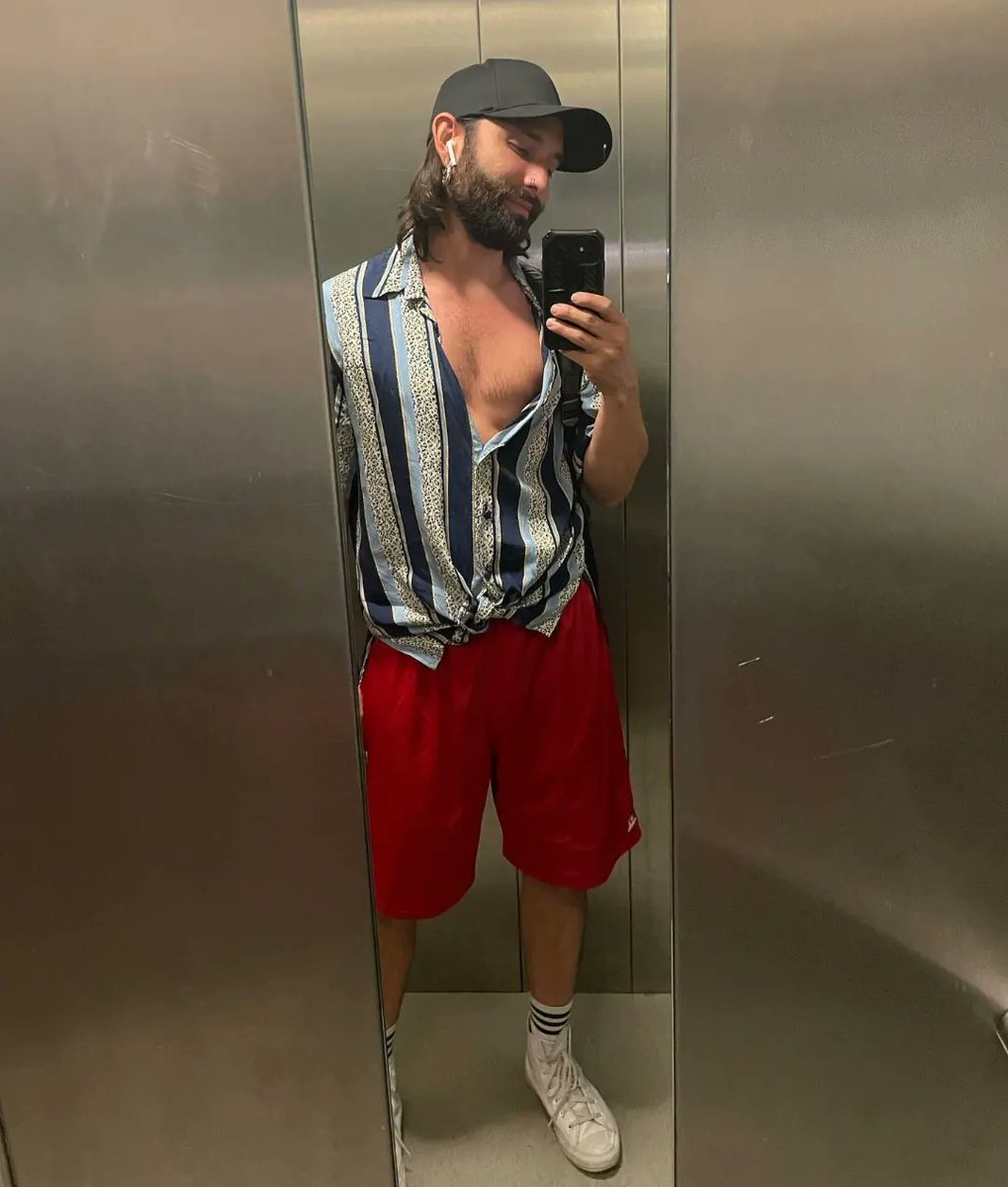 ConchitasWG's tweet photo. #Repost
@conchitawurst 🥰 what a nice day

#conchitawurst #conchita #WURST #tomneuwirth #artist #singersongwriter #entertainer #fashion #eurovision #fromviennawithlove #truthovermagnitude #albums #humanrights #lgbtiq #love #cool #styled #unstoppable 
🌍 https://t.co/EQ32vvsJKU https://t.co/LkZe75VJiK